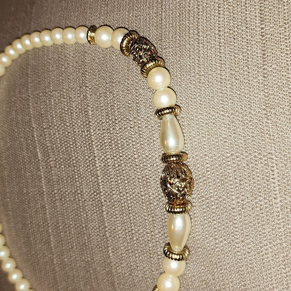 1928 Faux Pearl, Filigree Collar Necklace, Pre-loved in Excellent Condition - Picture 9 of 10